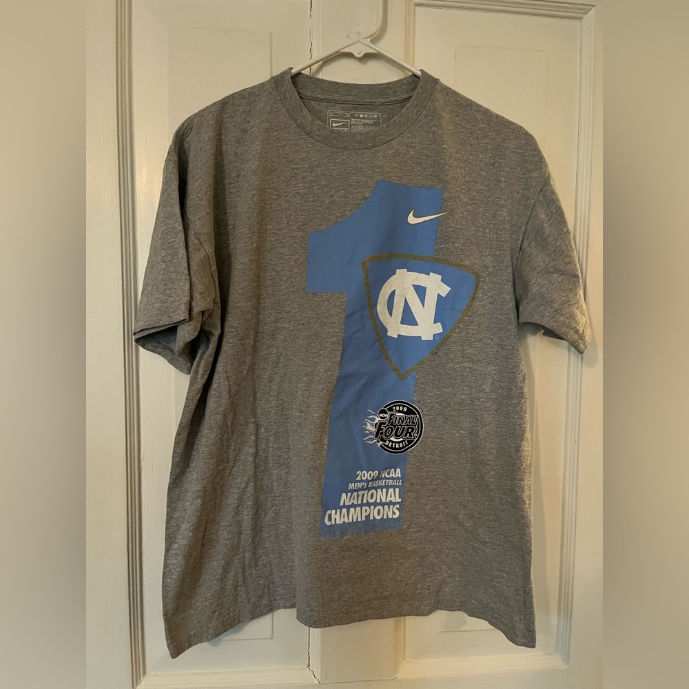 Mens Nike Sz M 2009 North Carolina Tarheels Final Four National Champion Shirt